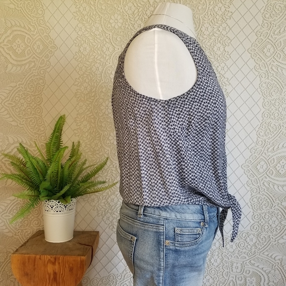 Sleeveless Tie Front Blouse / Tank - Picture 6 of 6